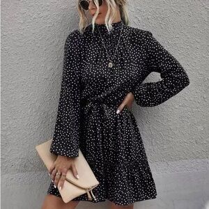 Chic Black Long Sleeve Dress with Elegant Silhouette